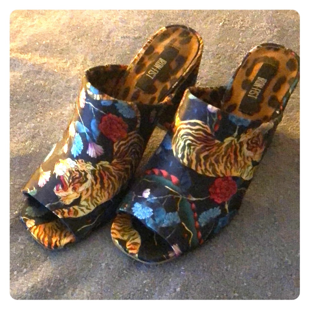 Iron Fist Rockin’ Tiger Inside slide heels, size 8